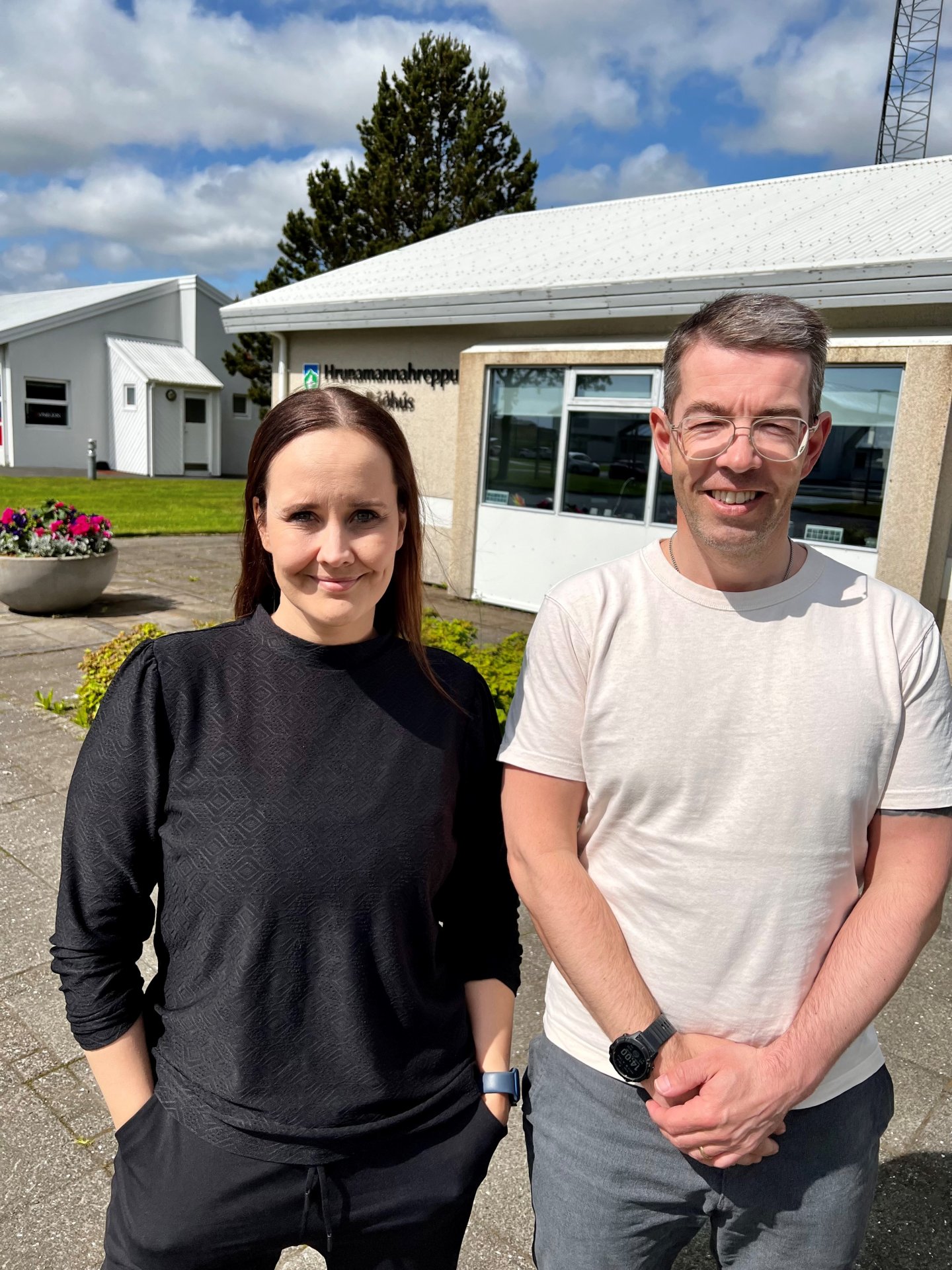 Hildur Karen Sveinbjarnardóttir og Ágúst Mogensen frá tryggingafélaginu Verði heimsóttu Hrunamannahrepp í liðinni viku. 