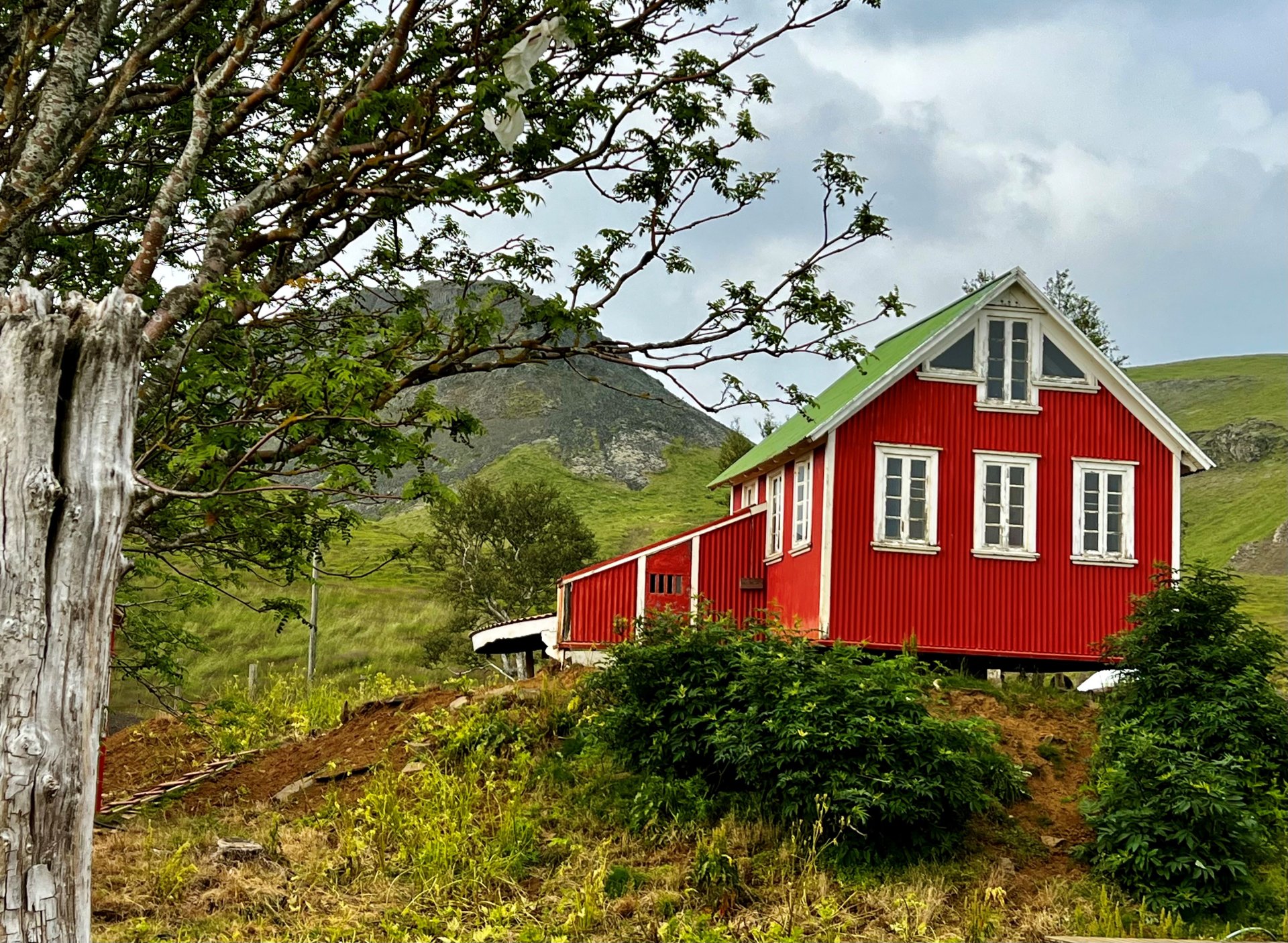 Sumarhús Einars Jónssonar hefur verið friðað og stendur það enn á fæðingarjörð hans Galtafelli. 